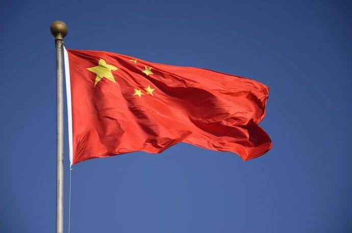 葬礼上，周润发一把抱住这个刚成为寡妇的女人，原来40年的情谊至今未断